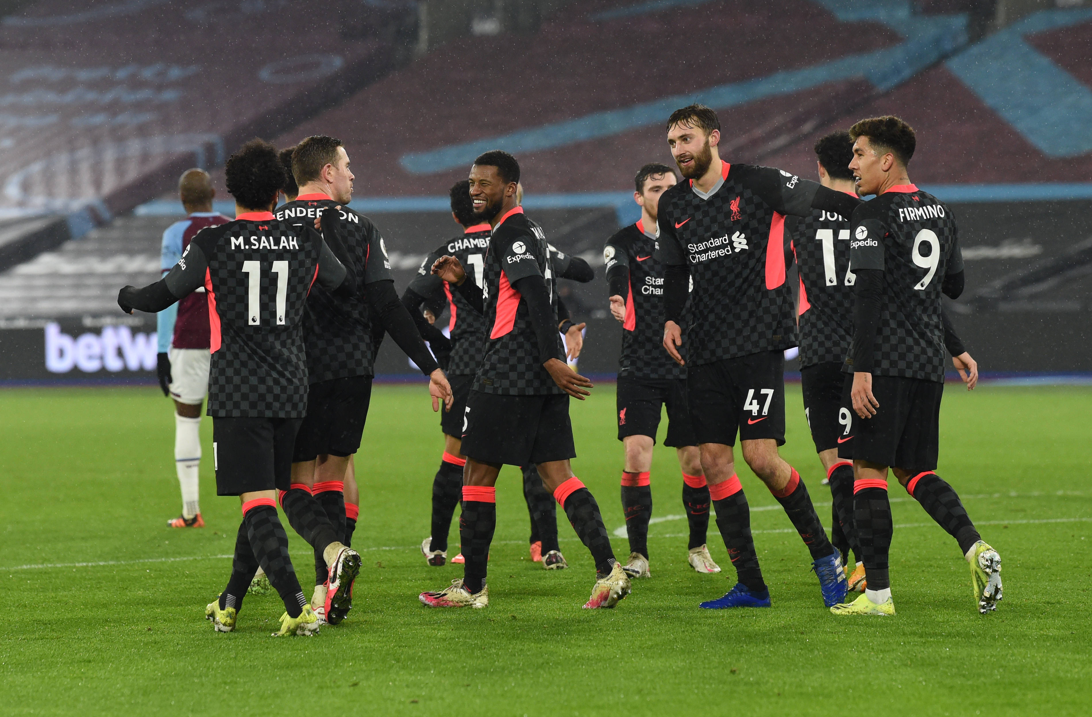 英超：平分秋色 阿森纳队2-2战平阿斯顿维拉队.